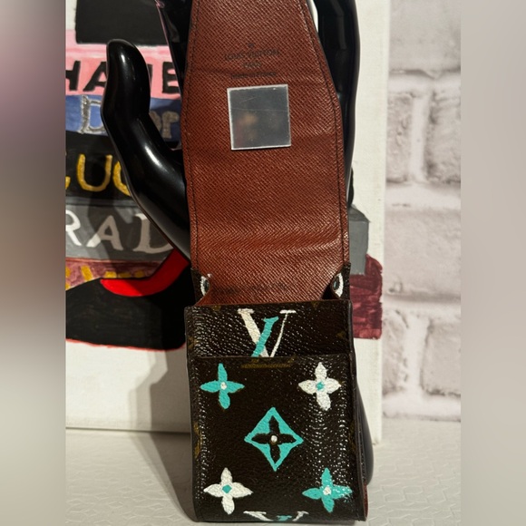 LIPSTICK LV EUC VINTAGE MONOGRAM HOLDER Custom PAINTED CARD HOLDER - Picture 4 of 6